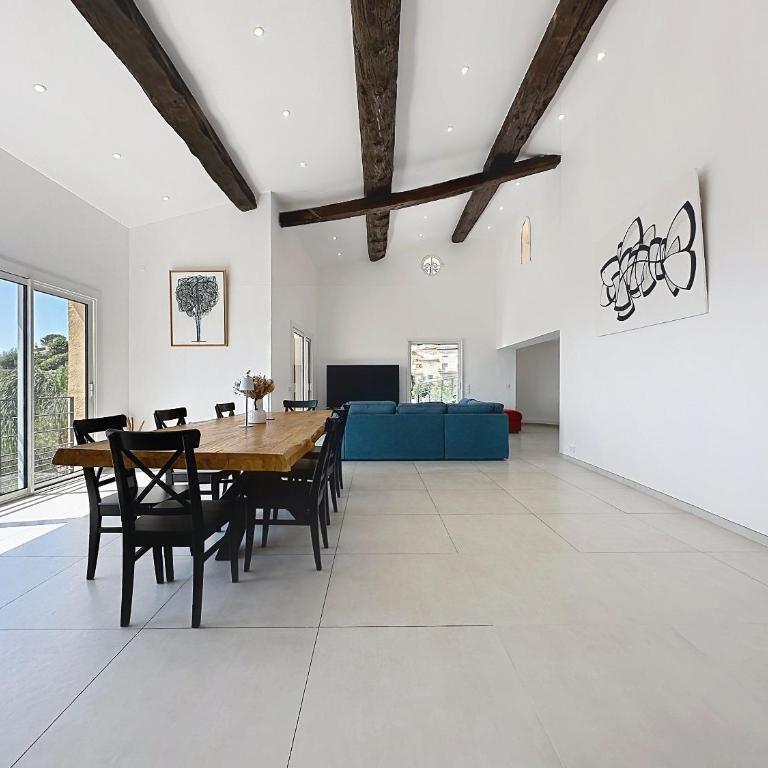 Amazing sea view Villa near Cannes, Pool, 5 bedrooms, 4 bathrooms - Villa - 4