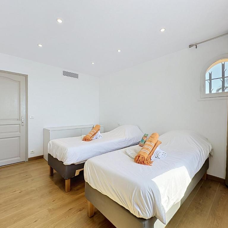 Amazing sea view Villa near Cannes, Pool, 5 bedrooms, 4 bathrooms - Villa - 22