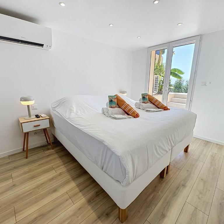 Amazing sea view Villa near Cannes, Pool, 5 bedrooms, 4 bathrooms - Villa - 33