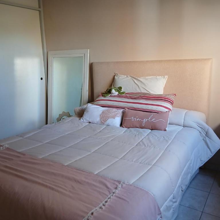 Habitación doble con baño compartido en una amplia y confortable casa - Habitación Doble - 1