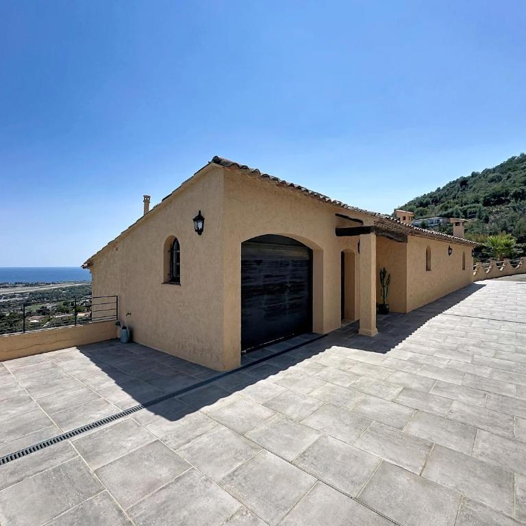 Amazing sea view Villa near Cannes, Pool, 5 bedrooms, 4 bathrooms - Villa - 43