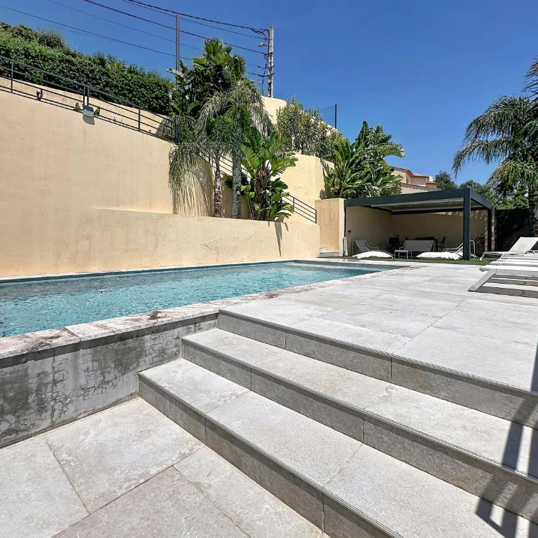 Amazing sea view Villa near Cannes, Pool, 5 bedrooms, 4 bathrooms - Villa - 46