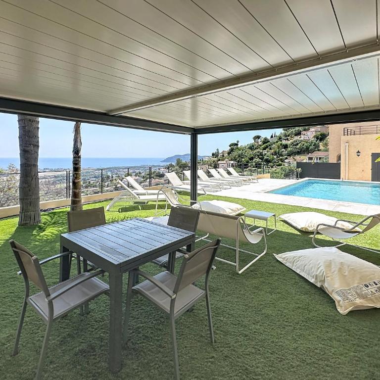 Amazing sea view Villa near Cannes, Pool, 5 bedrooms, 4 bathrooms - Villa - 47