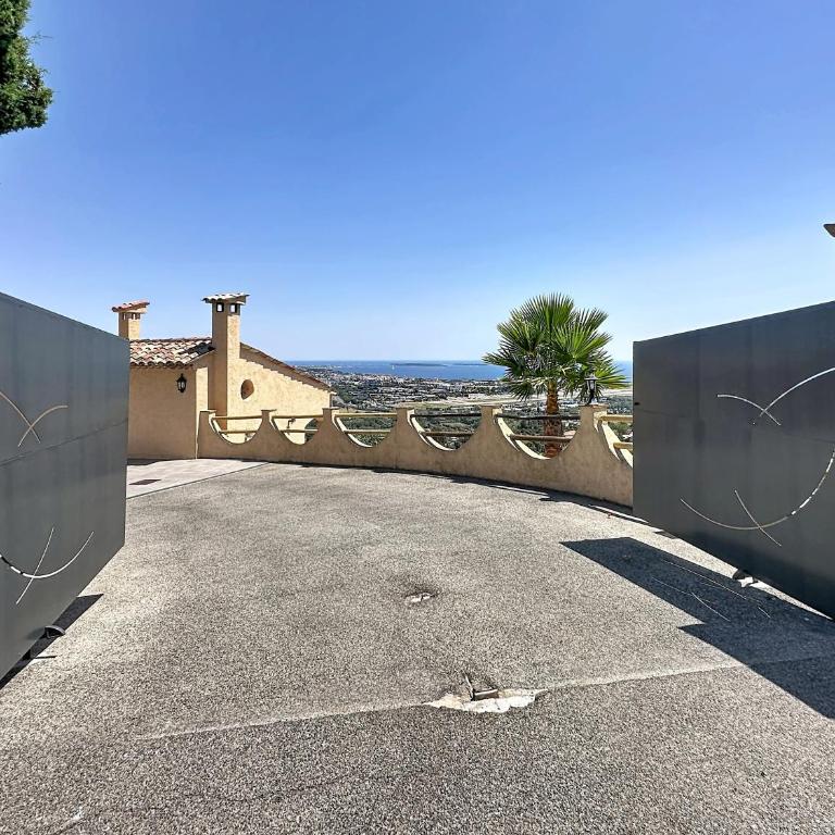 Amazing sea view Villa near Cannes, Pool, 5 bedrooms, 4 bathrooms - Villa - 41