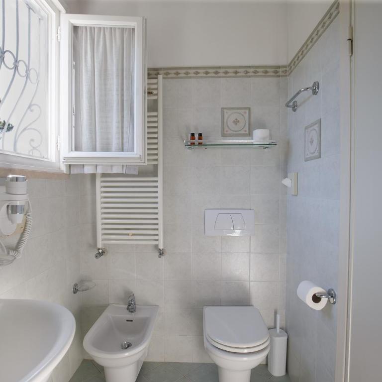 B&B Ortensia - Camera Tripla con Balcone - 7