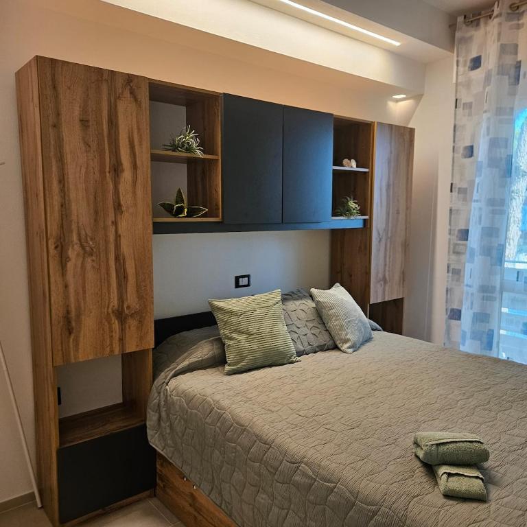Sea Side Sage - Two-Bedroom Apartment with Balcony and Terrace - 13
