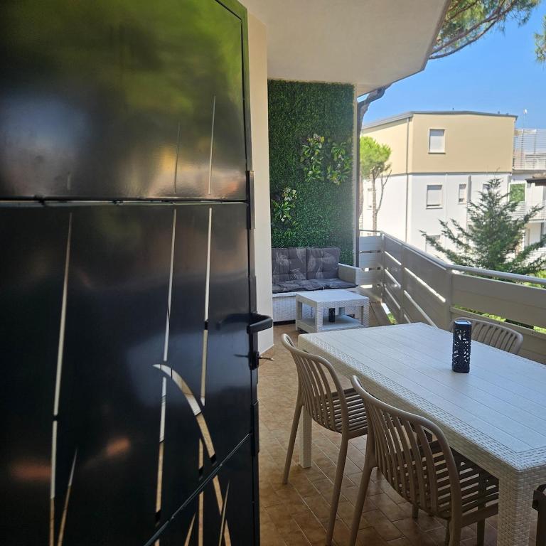 Sea Side Sage - Two-Bedroom Apartment with Balcony and Terrace - 23