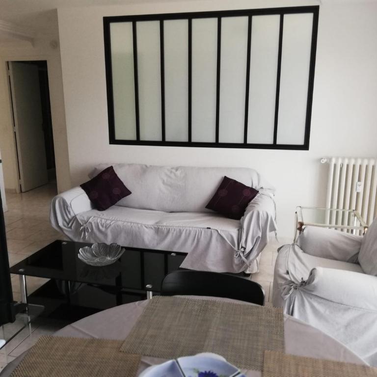3-room apartment near old Antibes, sea view, 54m2, 3 pieces - Two-Bedroom Apartment - 3