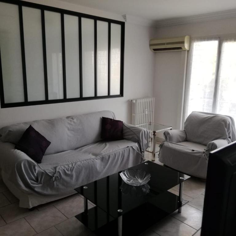 3-room apartment near old Antibes, sea view, 54m2, 3 pieces - Two-Bedroom Apartment - 2