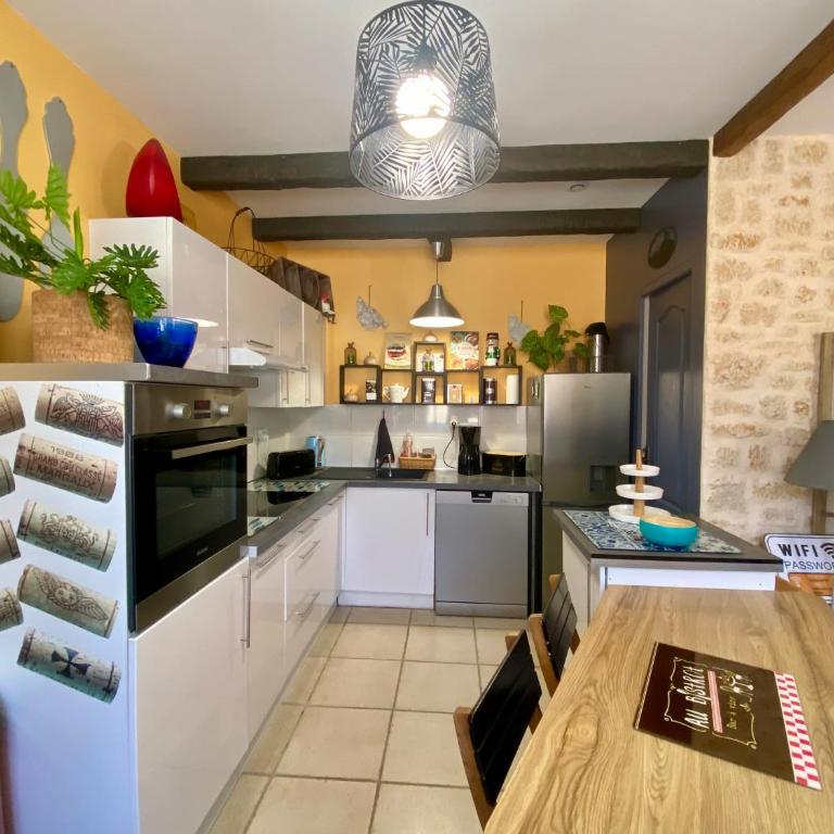 Domaine Ô Clair de Lune - Chambres d'Hôtes et Gîtes à Sarlat - Accès Cité Médiévale 5 minutes à pied - Parking - SPA & Massages en option - Piscine de saison - Maison 1 Chambre - 5
