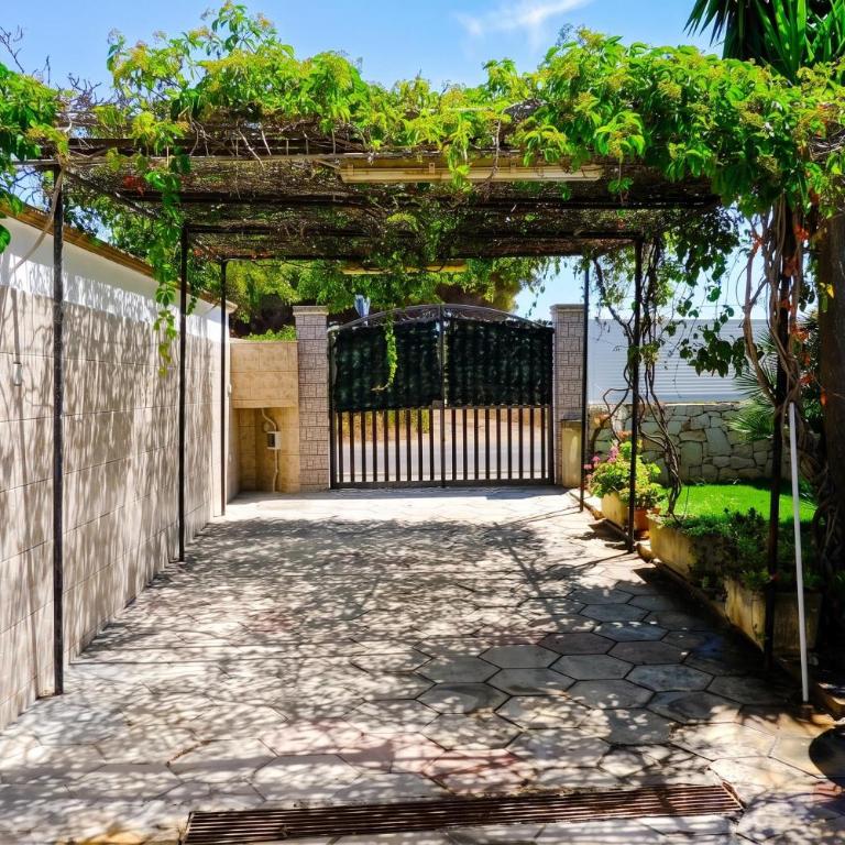 Villa Marzia With Garden And Near The Sea - Happy Rentals - Villa con Piscina Privata - 17