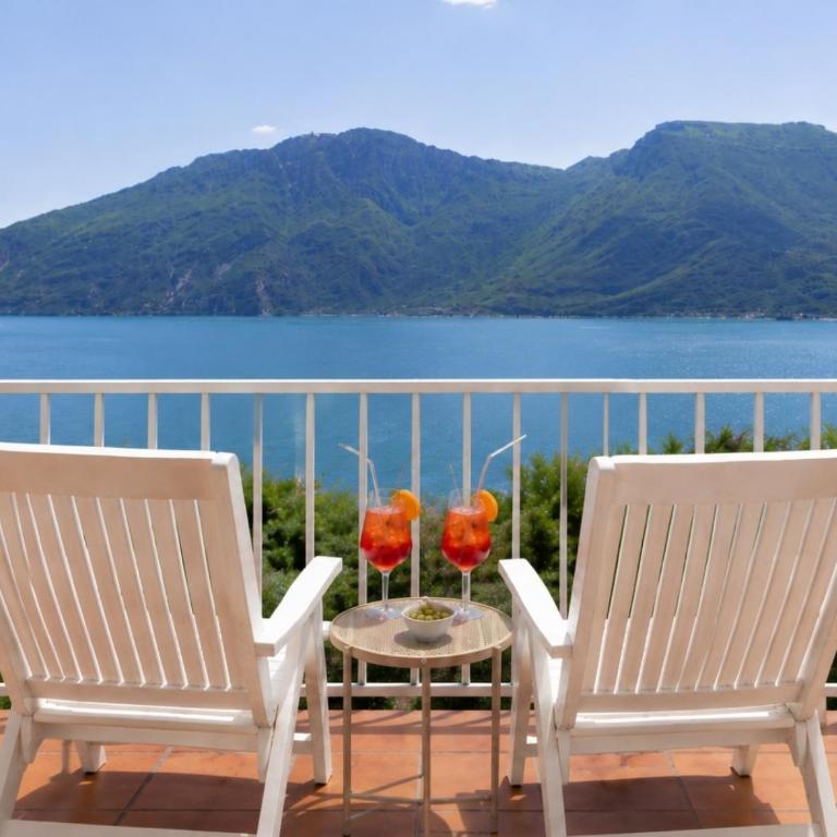 Hotel Villa Margherita - Superior Room with Balcony and Lake View - 1