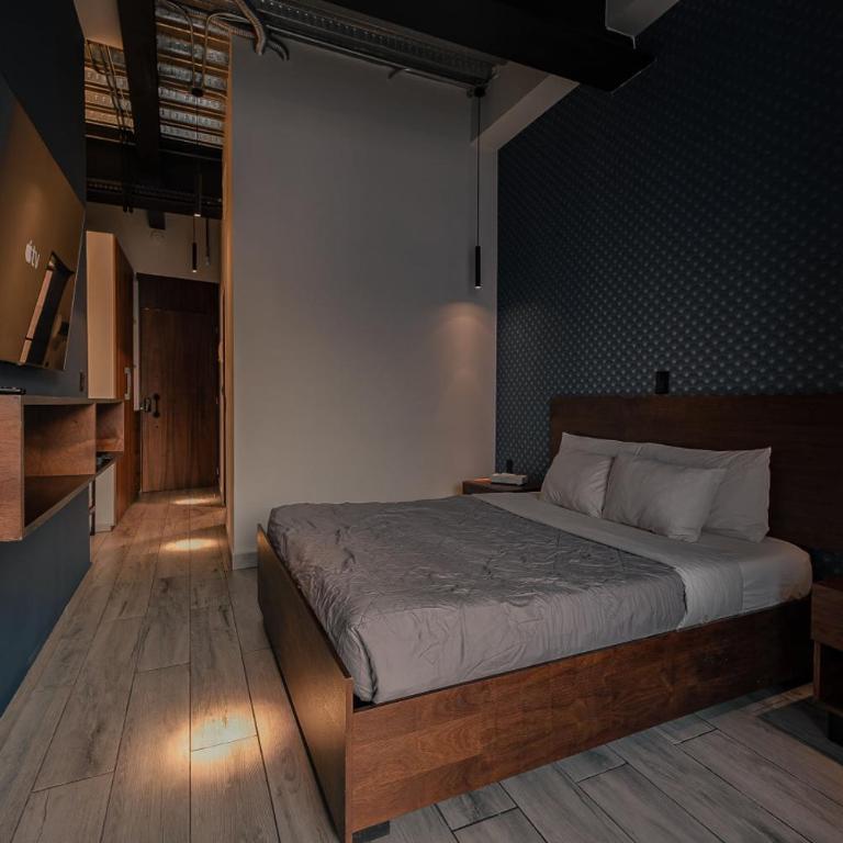 Skyline Loft – Modern Comfort, Stunning City Views - Loft - 40