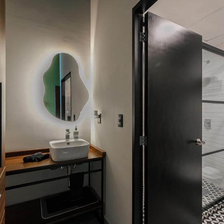 The Jungle Loft Tropical Comfort-Centric w/Kitchen - Loft - 5