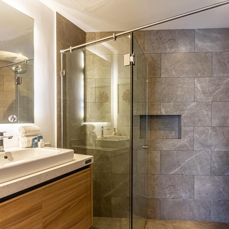 Ocean Front! Amazing Rooftop Pool, Walk to Fifth! - Habitación Individual - 21