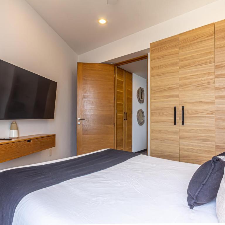 Ocean Front! Amazing Rooftop Pool, Walk to Fifth! - Habitación Individual - 16