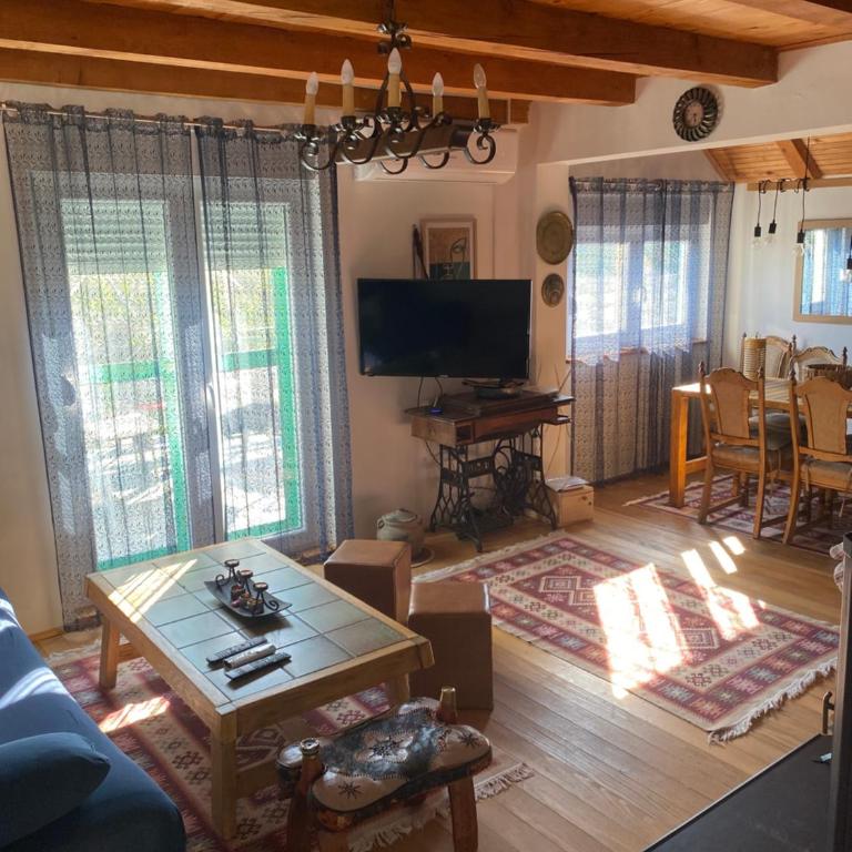 Vila Agroturizam Kućica Mostar - Brvnara sa 1 Spavaćom Sobom - 2