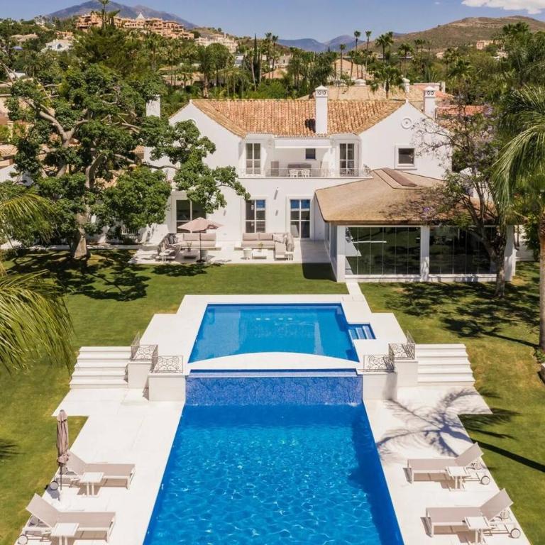 6 Bedroom Villa With Private Pool And Golf Front - Villa - 1