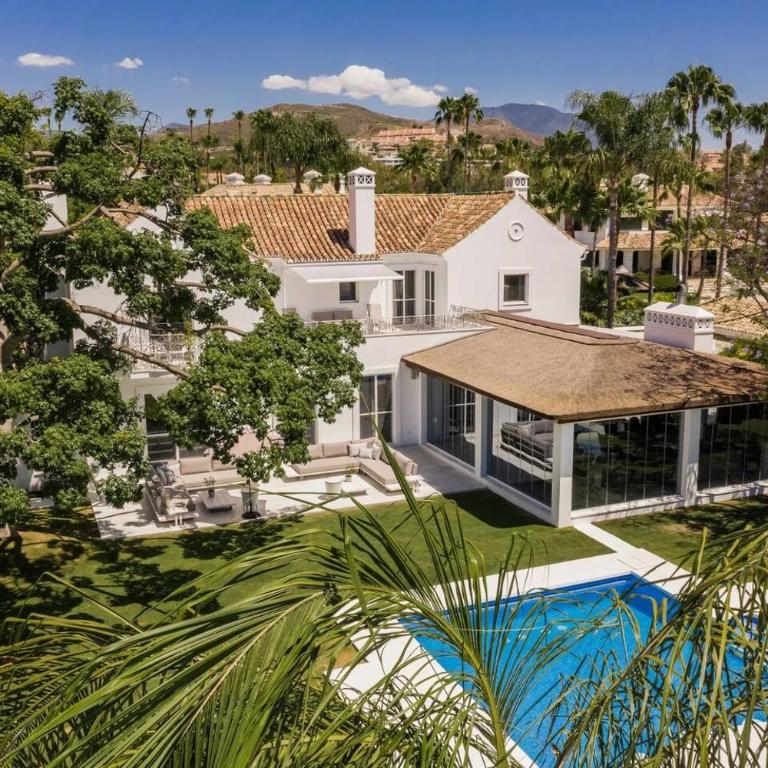 6 Bedroom Villa With Private Pool And Golf Front - Villa - 3