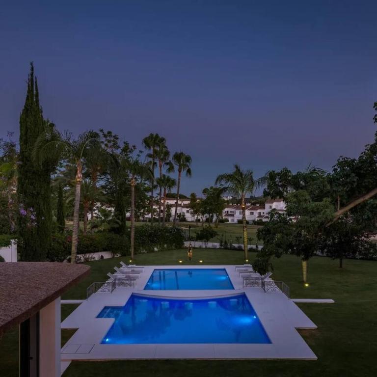 6 Bedroom Villa With Private Pool And Golf Front - Villa - 18