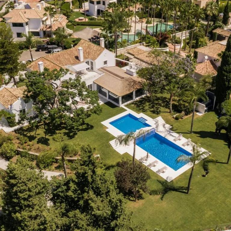 6 Bedroom Villa With Private Pool And Golf Front - Villa - 22