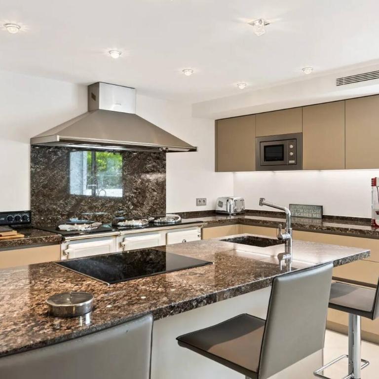 6 Bedroom Villa With Private Pool And Golf Front - Villa - 31