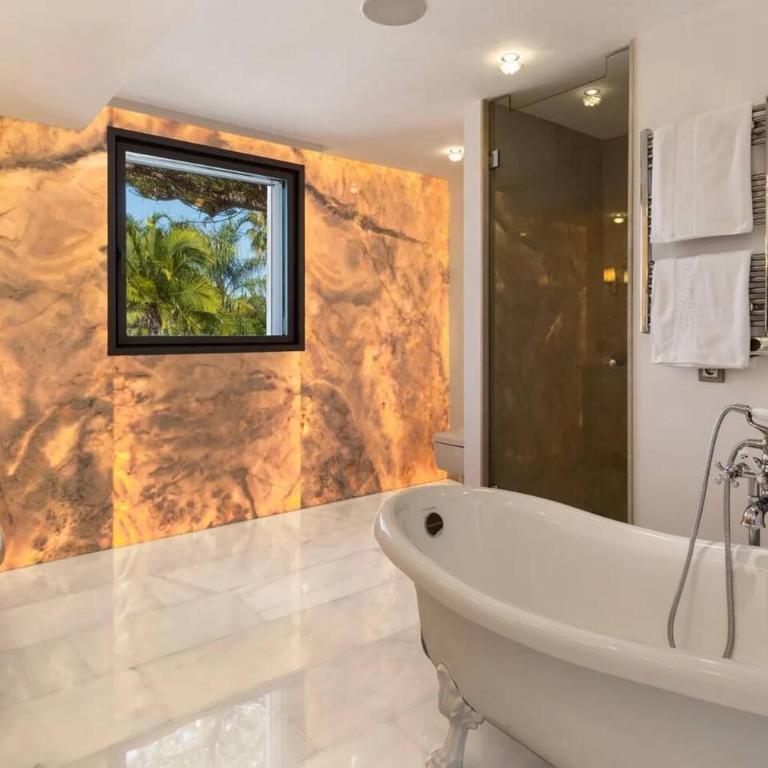 6 Bedroom Villa With Private Pool And Golf Front - Villa - 40