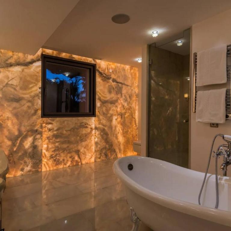 6 Bedroom Villa With Private Pool And Golf Front - Villa - 41