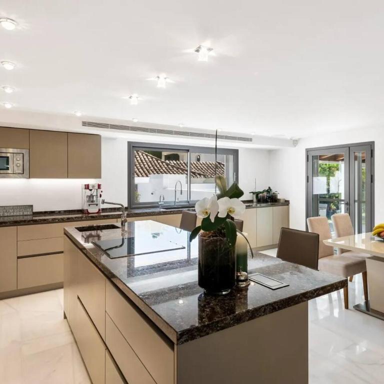 6 Bedroom Villa With Private Pool And Golf Front - Villa - 32