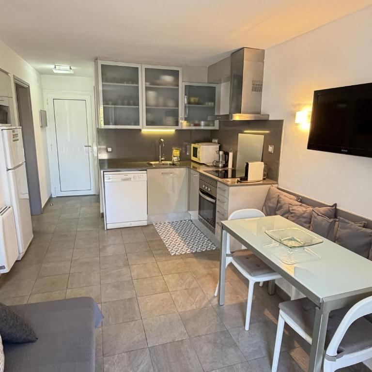 Acogedor apartamento con piscina comunitaria, cerca de la playa de Sa Tuna - ES-226-26 - Apartamento - 8