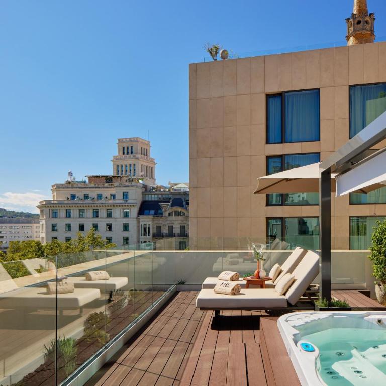 ME by Meliá Barcelona - Ultimate ME+ Penthouse Jacuzzi - 7