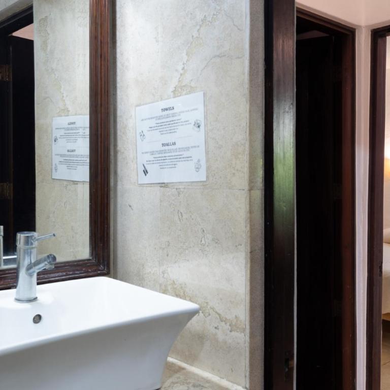 Condominio con Alberca en la Zona Hotelera Puerto Vallarta - Two-Bedroom Deluxe Apartment with Balcony - 11