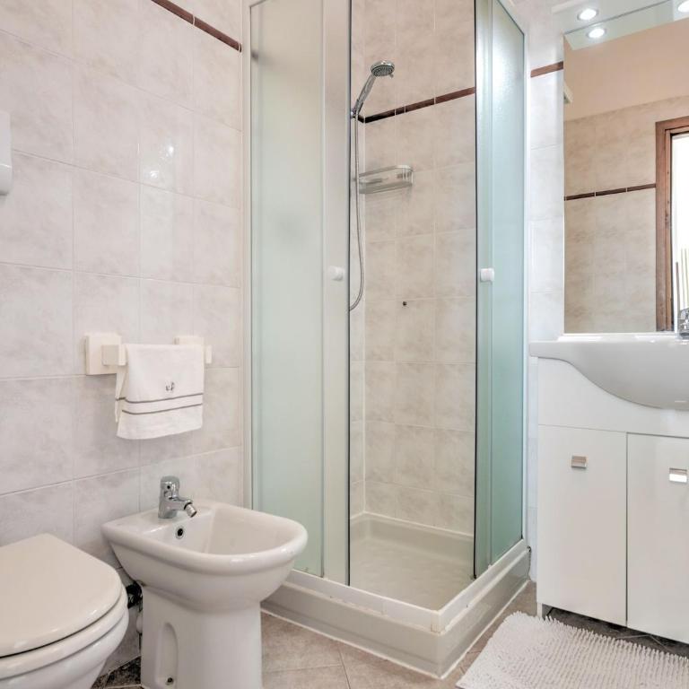 Wonderful flat with swimming pool, lift and garden - Appartamento con 2 Camere da Letto - 20
