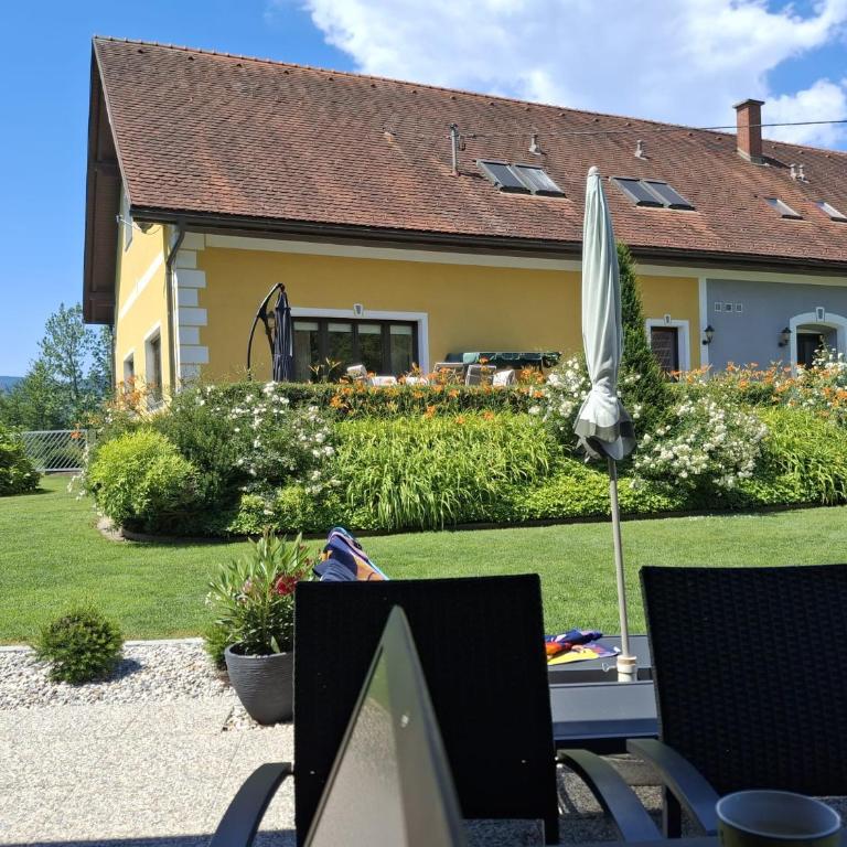 Lauras Ferienwohnung - Ihre Wohlfühloase in der Südweststeiermark mit Garten, Pool, Biotop & Weinbar - Apartment mit 2 Schlafzimmmern und eigenem Pool - 68