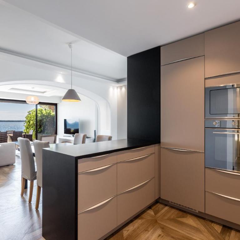 ADRIANA by Terry's Homes WATERFRONT SEAVIEW BEACH - Appartement 2 Chambres avec Terrasse et Vue sur la Mer - 13