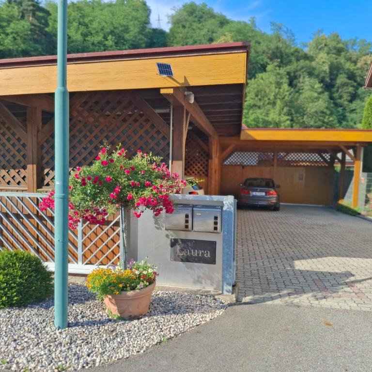 Lauras Ferienwohnung - Ihre Wohlfühloase in der Südweststeiermark mit Garten, Pool, Biotop & Weinbar - Apartment mit 2 Schlafzimmmern und eigenem Pool - 30