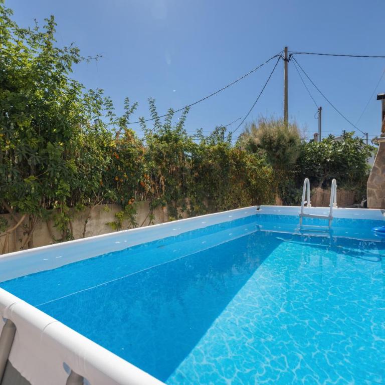Villa Sueños con Wifi y Piscina - Casa - 1