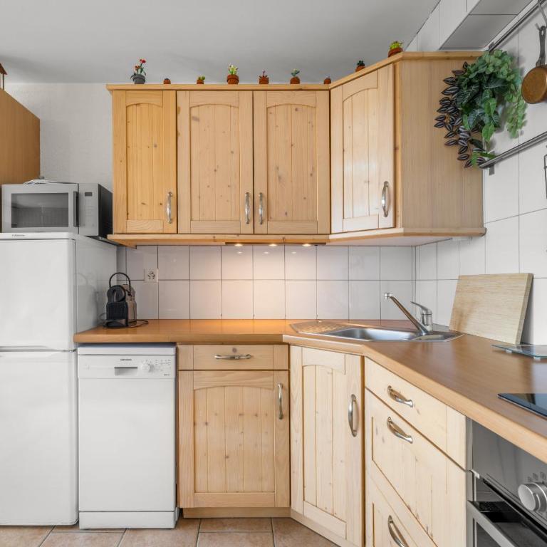 Mont-Fort 9A - 4 pers - pres des pistes - One-Bedroom Apartment with Balcony and Mountain View - 9