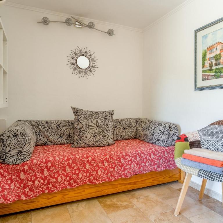 Chez Monique et sa fille Caroline - Two-Bedroom Deluxe Apartment with Garden View - 9