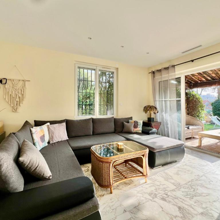 Villa avec piscine privée à Juan Les Pins - 4 minutes à pieds des plages - Villa avec Piscine Privée - 4
