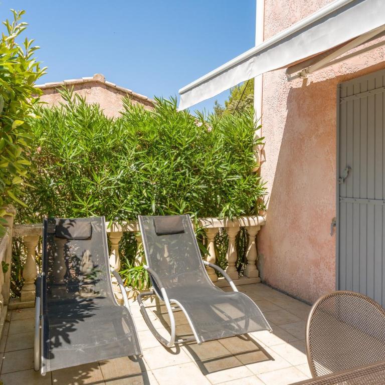 Chez Monique et sa fille Caroline - Two-Bedroom Deluxe Apartment with Garden View - 13