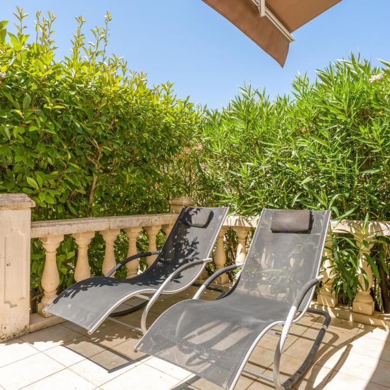 Chez Monique et sa fille Caroline - Two-Bedroom Deluxe Apartment with Garden View - 12