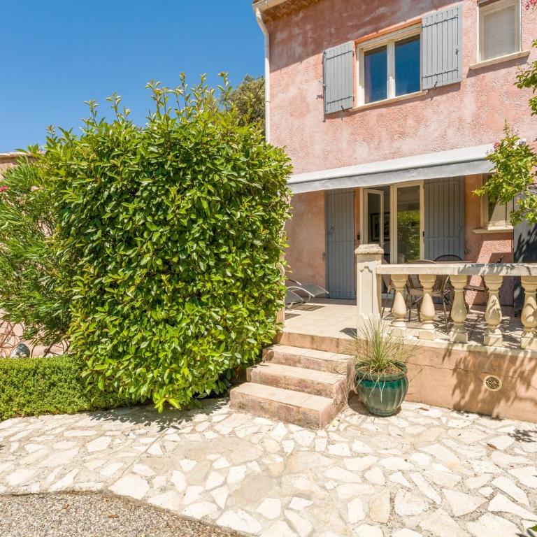Chez Monique et sa fille Caroline - Two-Bedroom Deluxe Apartment with Garden View - 16