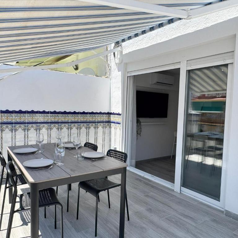 NUEVO, ático a 75 metros de la playa y con vistas al mar - Apartamento de 2 dormitorios - 50