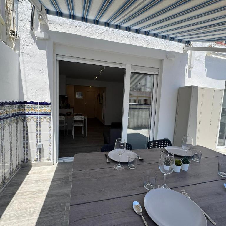 NUEVO, ático a 75 metros de la playa y con vistas al mar - Apartamento de 2 dormitorios - 55