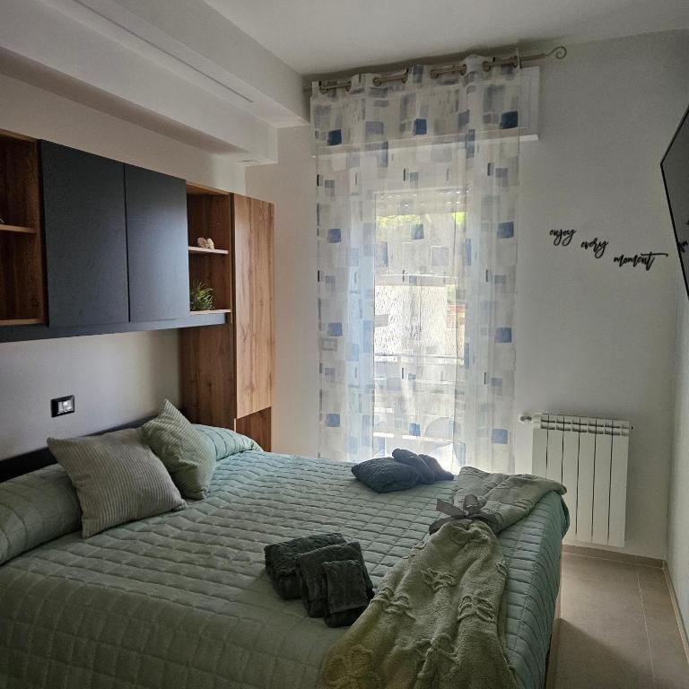 Sea Side Sage - Two-Bedroom Apartment with Balcony and Terrace - 12
