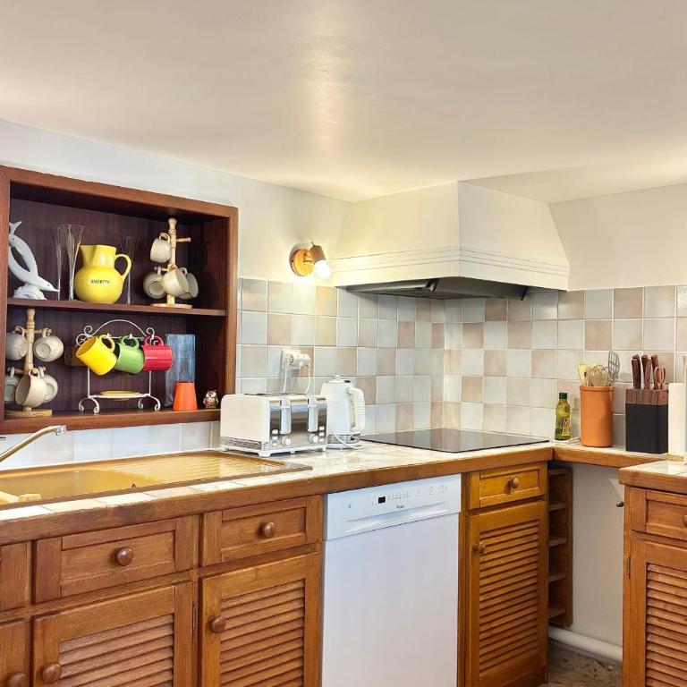 Family home close to the beach and town centre - Vacation Home - 10