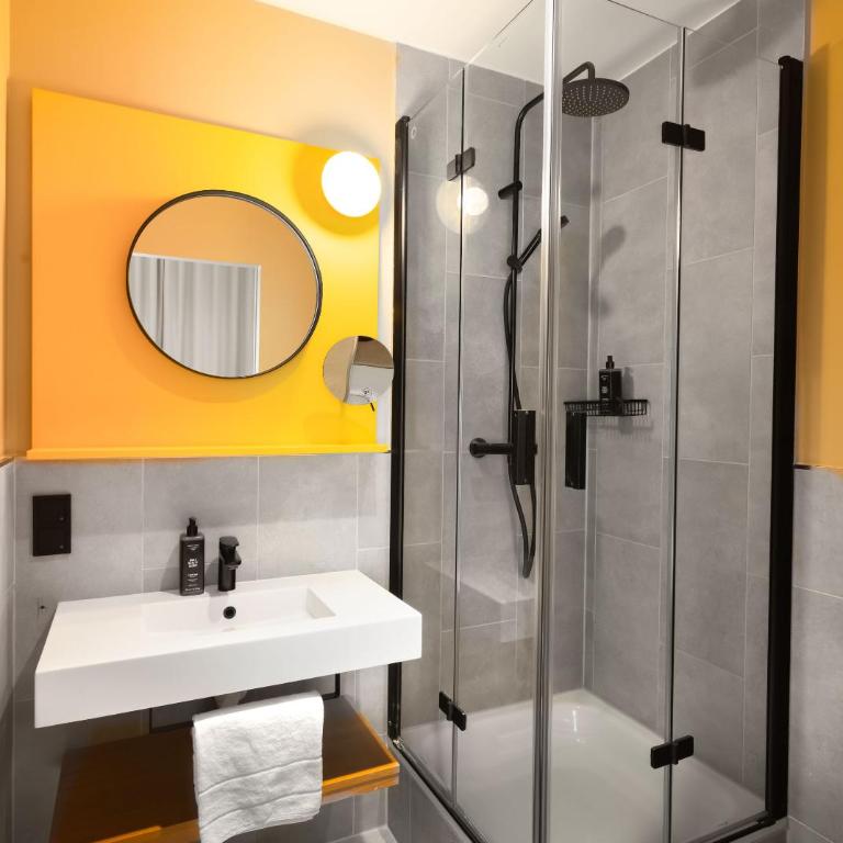Limehome Munich Fritz-Erler Str - Design Suite with terrace - 10