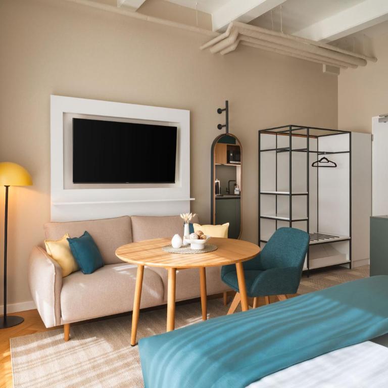 Limehome Munich Fritz-Erler Str - Design Suite with terrace - 6