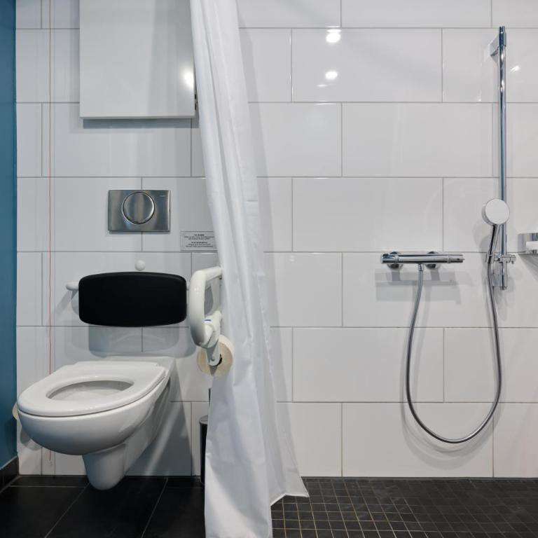 Premier Inn Würzburg - Zweibettzimmer - barrierefrei - 6